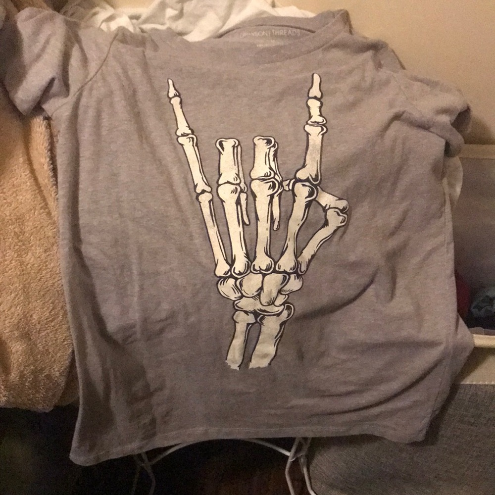Gray T-Shirt with Skeleton 🤘